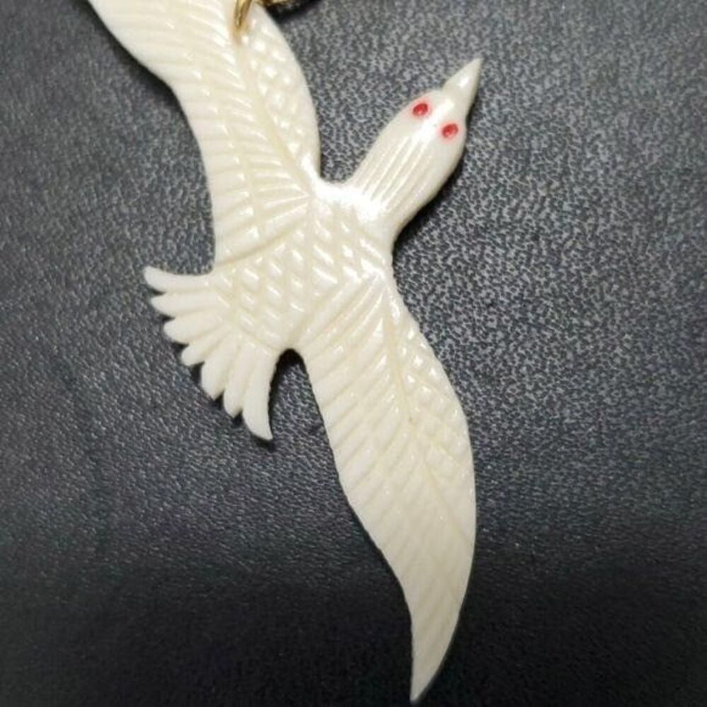 Cream Colored Bird Pendant Necklace 21" Gold Tone